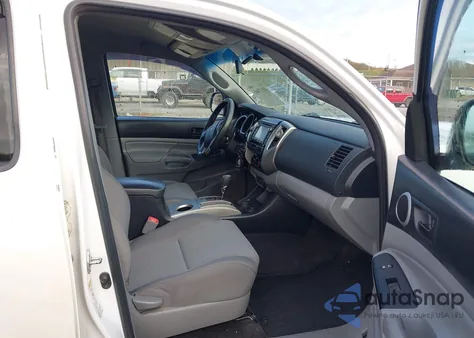 2015 Toyota Tacoma Base V6 z USA, uszkodzony, nr VIN 3TMMU4FN0FM082575